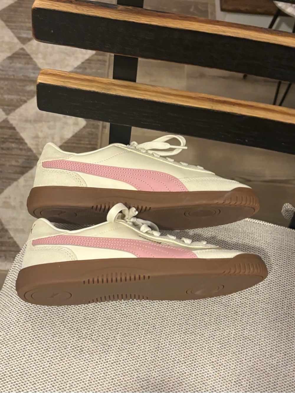 Women's Puma Cream and Pink Low-Top Sneakers - Size 7.5 NWOT - Picture 3 of 9